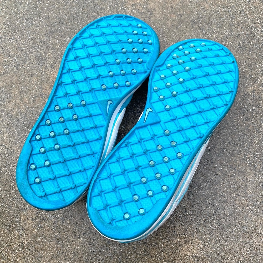 Nike Size 7 Retro Shoe - Picture 6 of 12